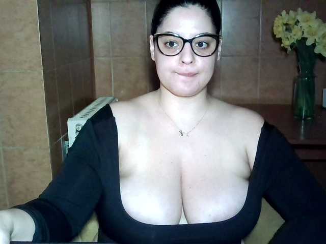 MoniqQuuen's BongaCams show and profile