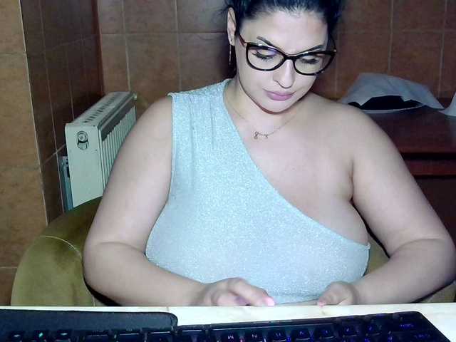 MoniqQuuen's BongaCams show and profile
