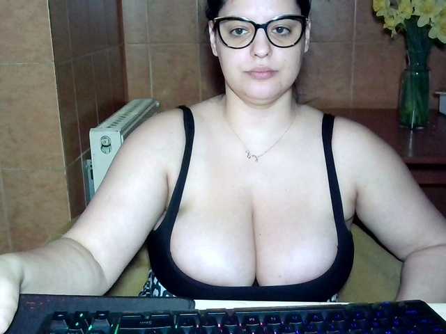 MoniqQuuen's BongaCams show and profile