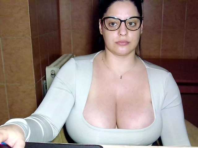 MoniqQuuen webcam bongacams model stream image