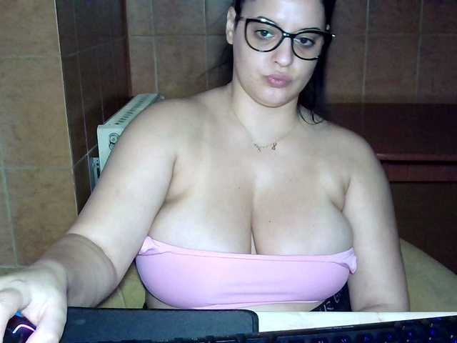 MoniqQuuen webcam bongacams model stream image