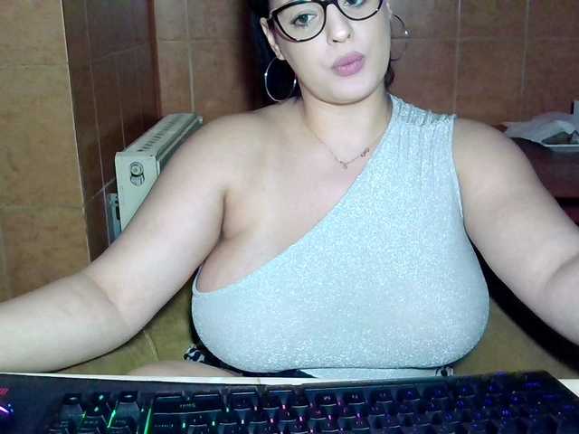 MoniqQuuen's BongaCams show and profile