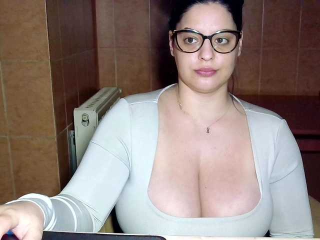 MoniqQuuen webcam bongacams model stream image