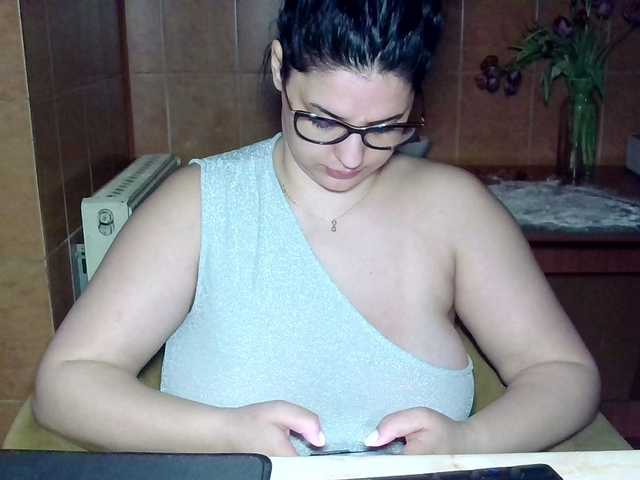 MoniqQuuen from BongaCams is Freechat