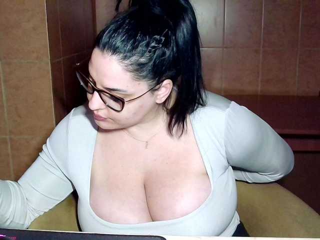 MoniqQuuen webcam bongacams model stream image