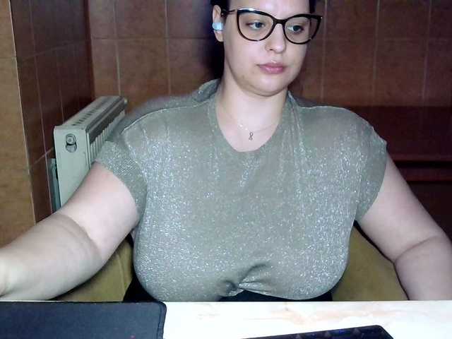 MoniqQuuen's BongaCams show and profile