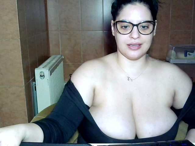 MoniqQuuen's BongaCams show and profile