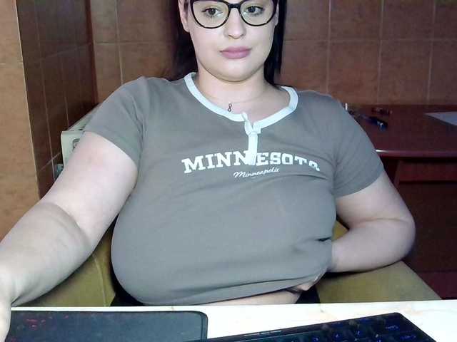 MoniqQuuen's BongaCams show and profile
