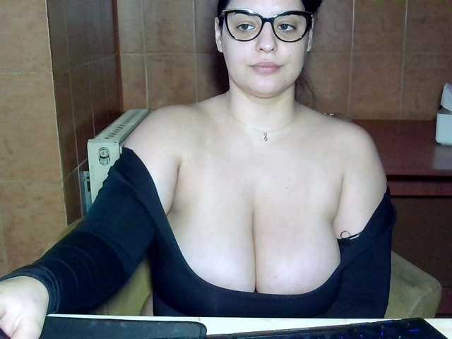 MoniqQuuen's BongaCams show and profile