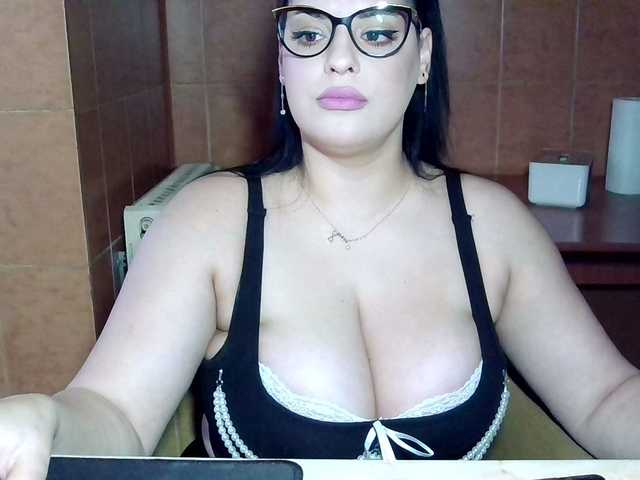 MoniqQuuen's BongaCams show and profile
