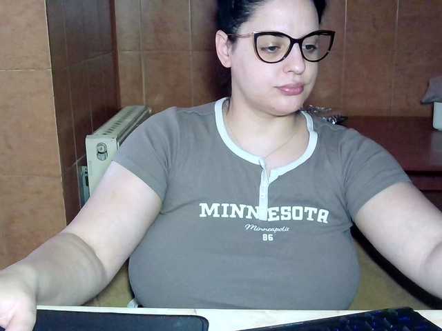 MoniqQuuen's BongaCams show and profile