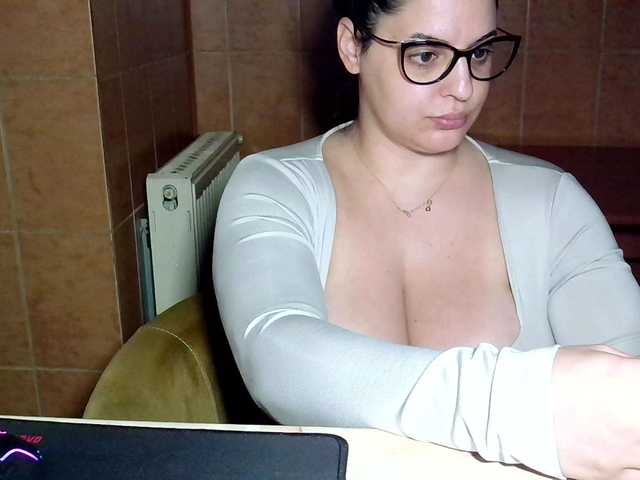 MoniqQuuen's BongaCams show and profile