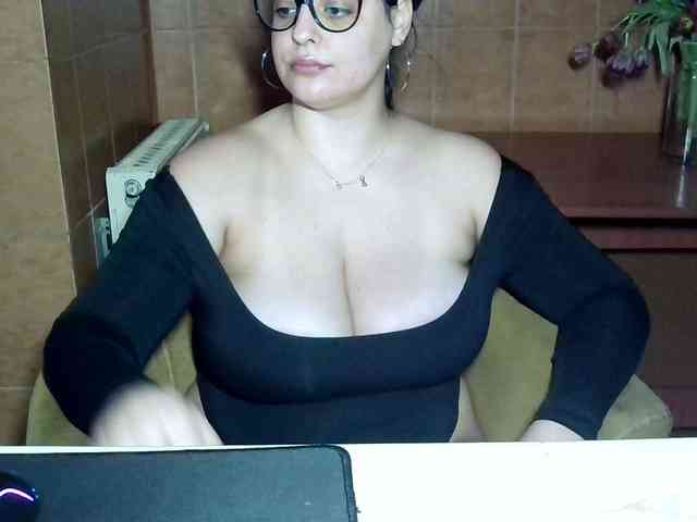 MoniqQuuen Live Webcam on BongaCams