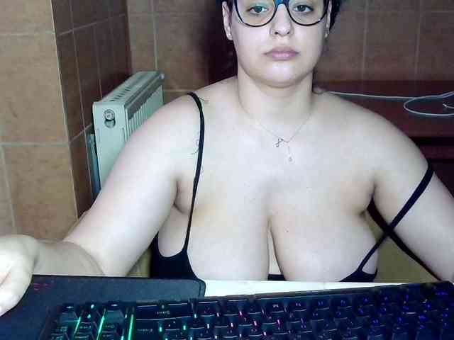MoniqQuuen webcam