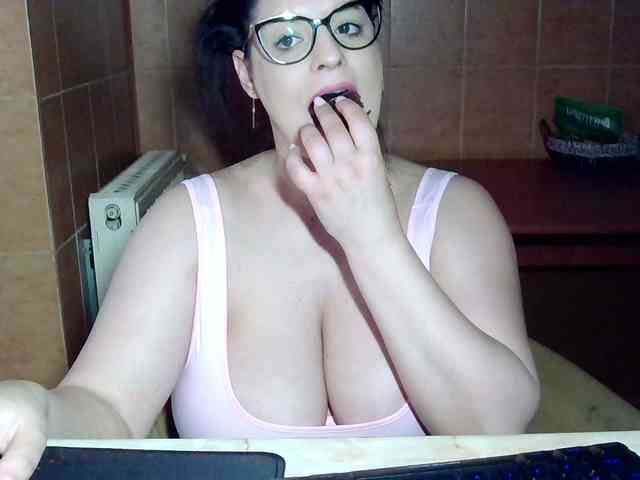 MoniqQuuen webcam