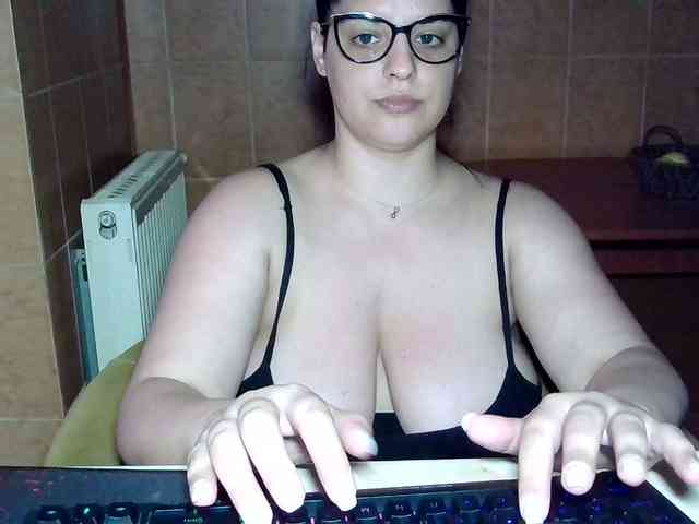 MoniqQuuen webcam