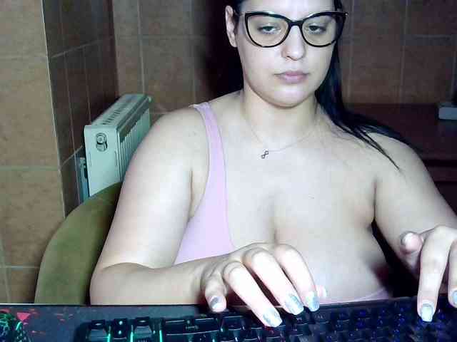 MoniqQuuen Live Webcam on BongaCams