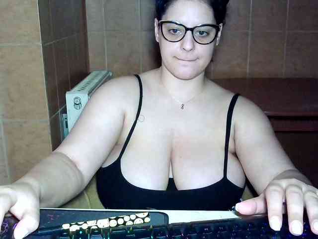 MoniqQuuen webcam