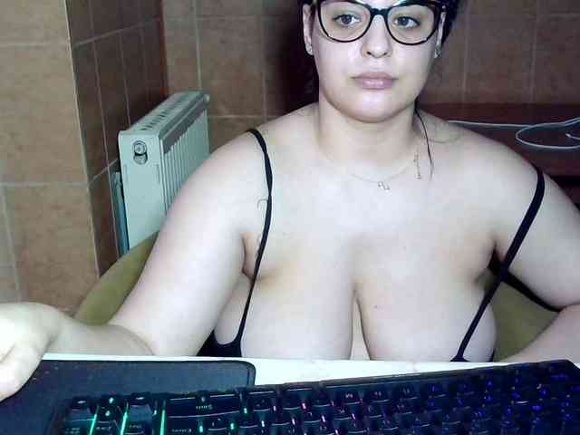 MoniqQuuen webcam
