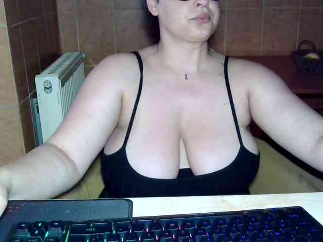 MoniqQuuen webcam