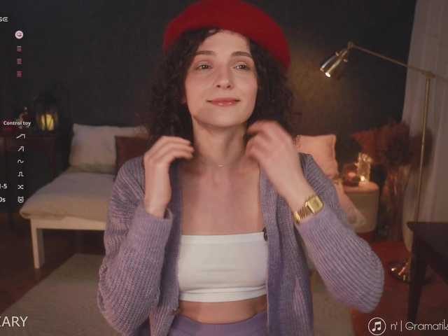 le modèle -ARTA- est en webcam porno dans un show sur le site bongacams, il possède les tags suivants: White/Caucasian,Brunette,Shaved