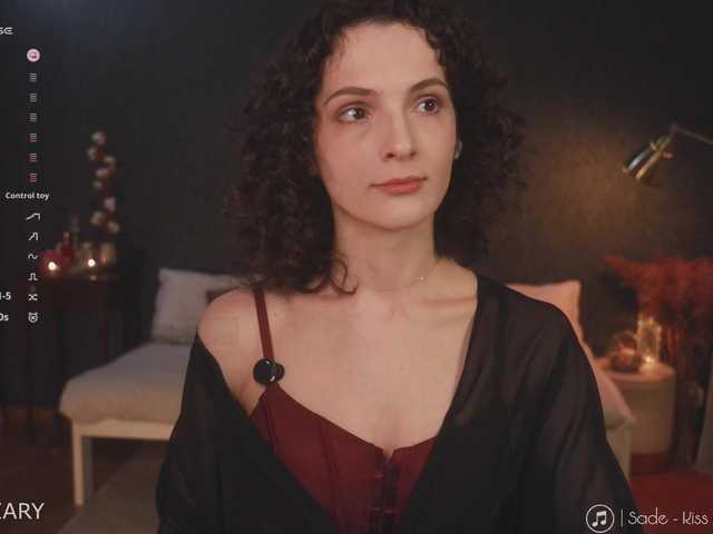 le modèle -ARTA- est en webcam porno dans un show sur le site bongacams, il possède les tags suivants: White/Caucasian,Brunette,Shaved