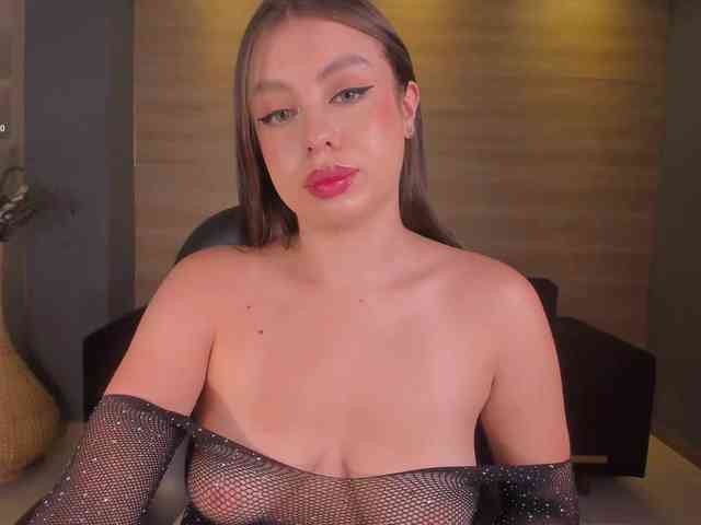 EllaClark Live Webcam on BongaCams