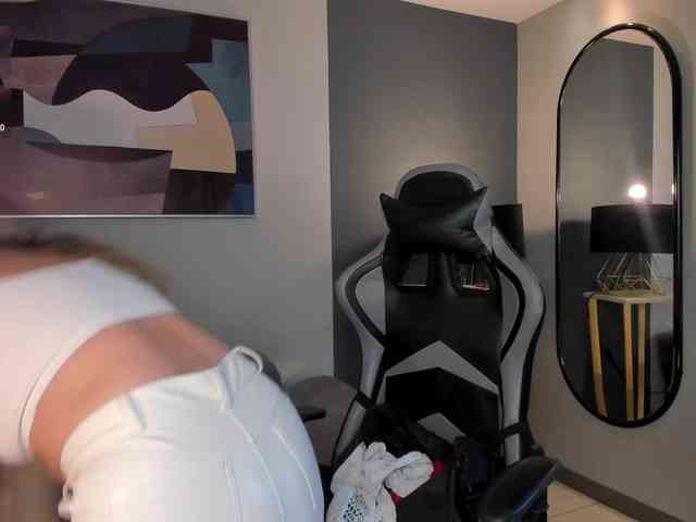 EllaClark webcam