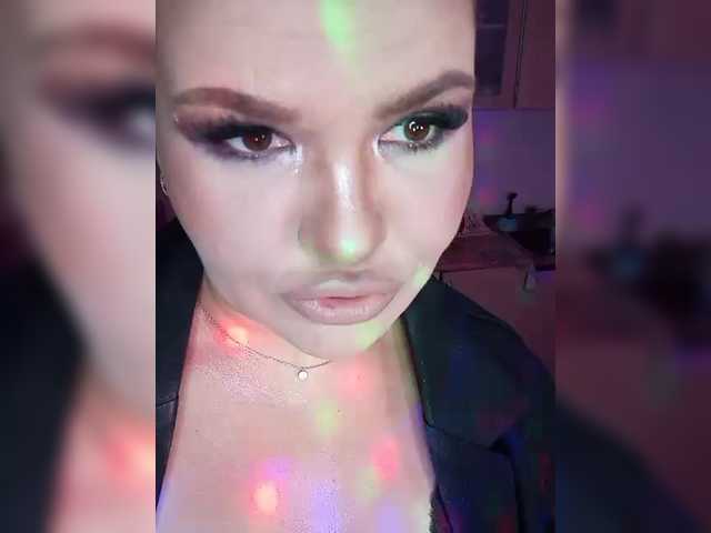 Brunetochkaaa's BongaCams show and profile