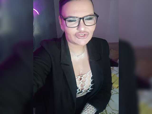 Brunetochkaaa's BongaCams show and profile