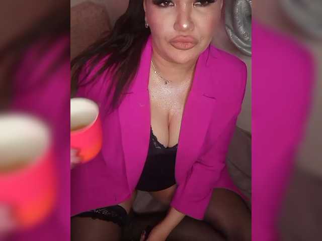 Brunetochkaaa's BongaCams show and profile