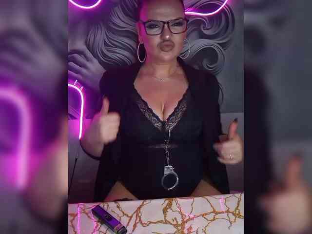 Brunetochkaaa webcam