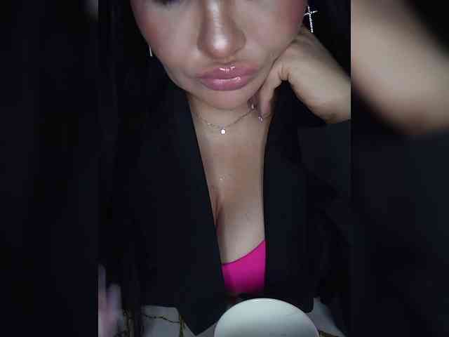 Brunetochkaaa webcam