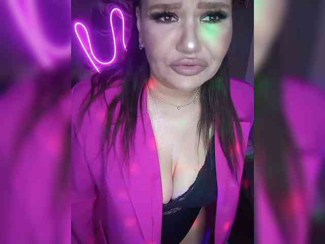 Brunetochkaaa webcam