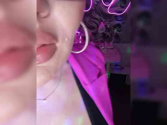 Brunetochkaaa webcam