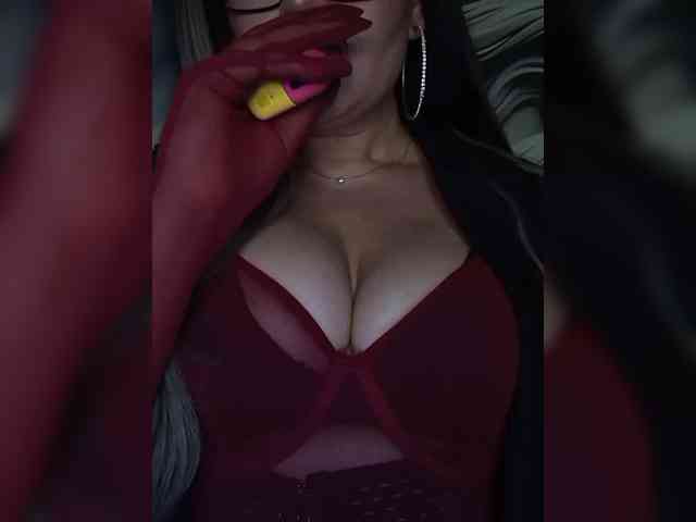 Brunetochkaaa webcam