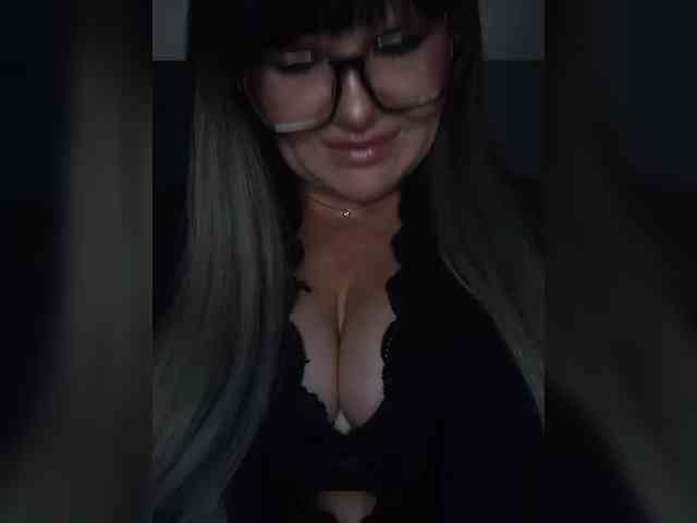 Brunetochkaaa webcam