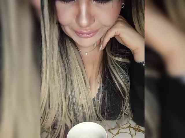 Brunetochkaaa webcam
