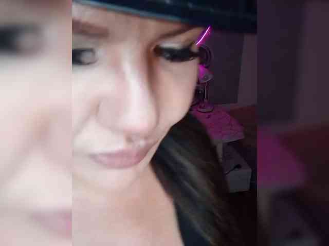 Brunetochkaaa webcam