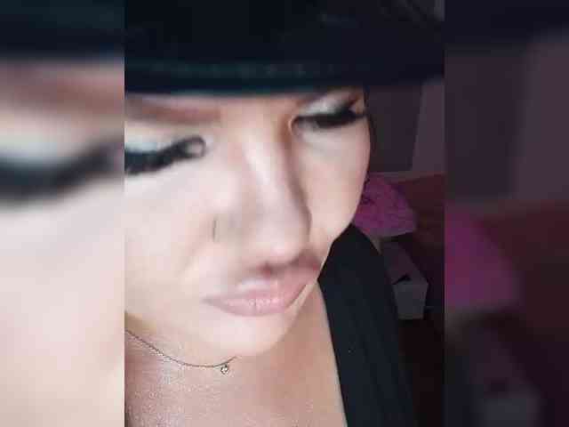 Brunetochkaaa webcam