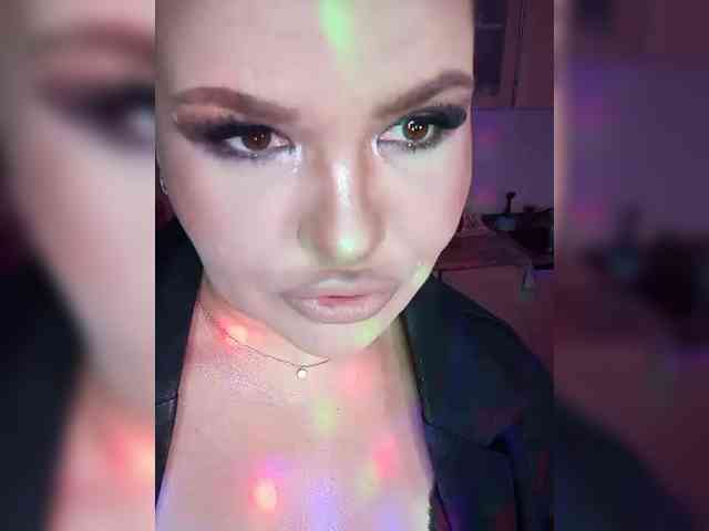 Brunetochkaaa webcam