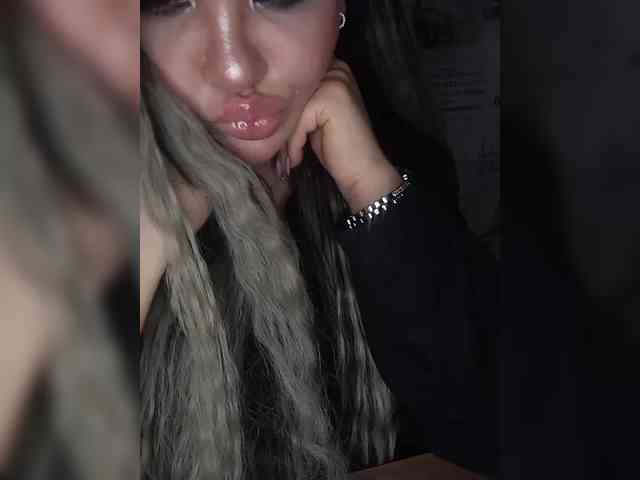 Brunetochkaaa webcam