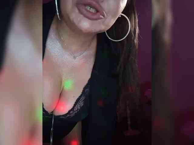 Brunetochkaaa webcam