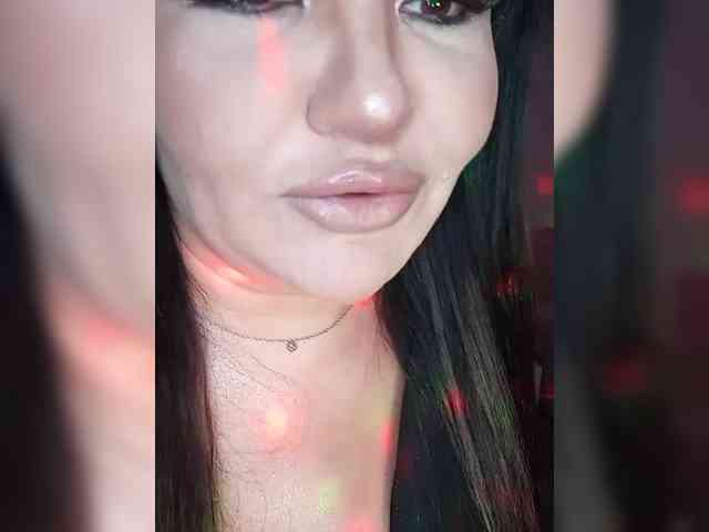 Brunetochkaaa webcam