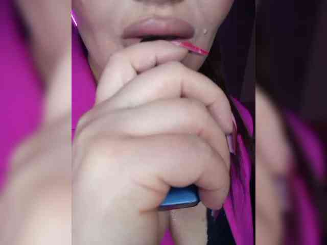 Brunetochkaaa webcam