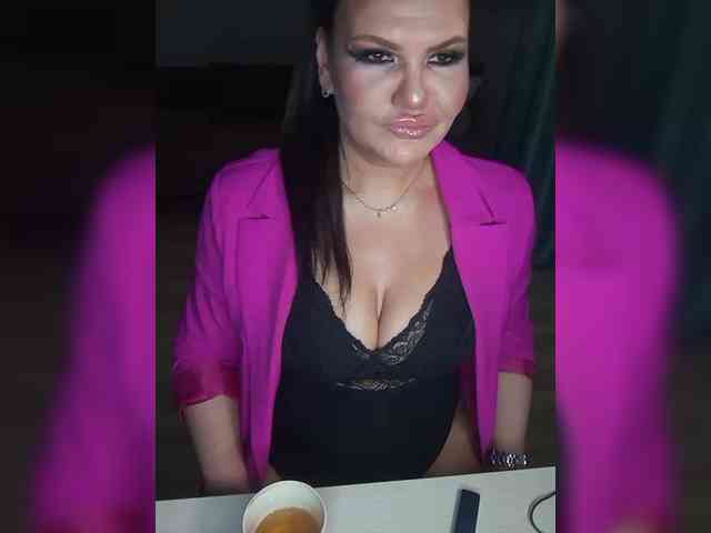 Brunetochkaaa webcam