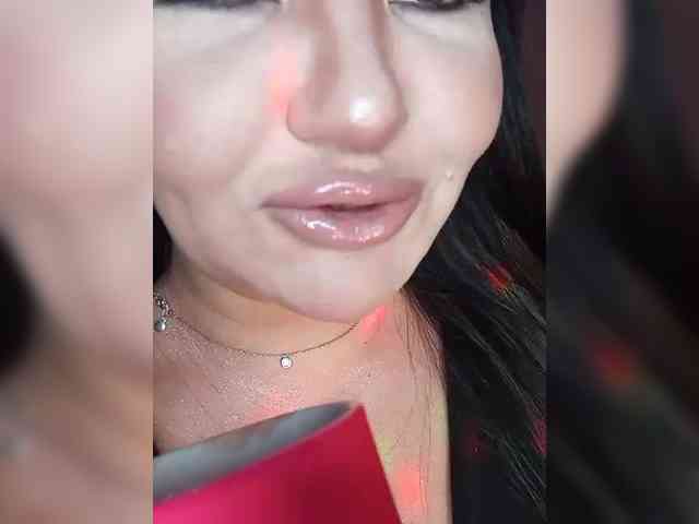 Brunetochkaaa webcam