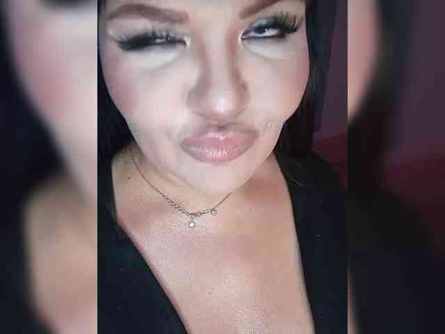 Brunetochkaaa webcam