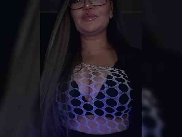 Brunetochkaaa webcam