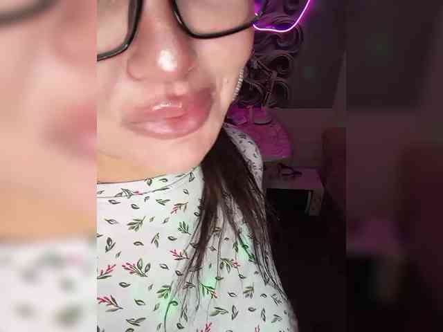 Brunetochkaaa webcam